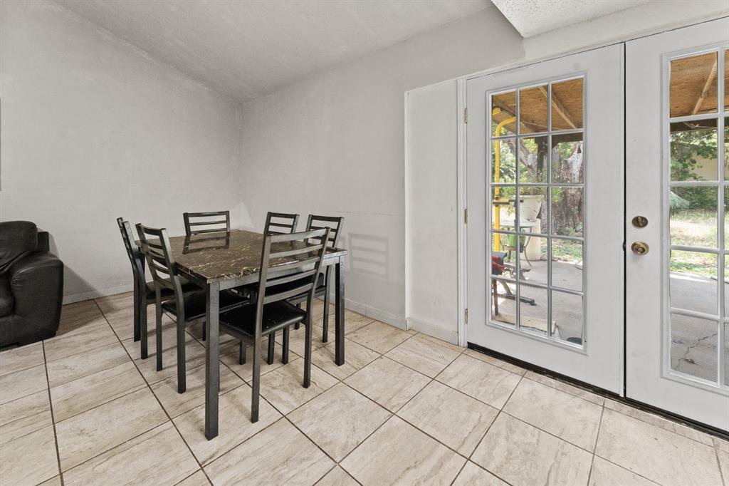 1825 Avenue B Property Photo 5