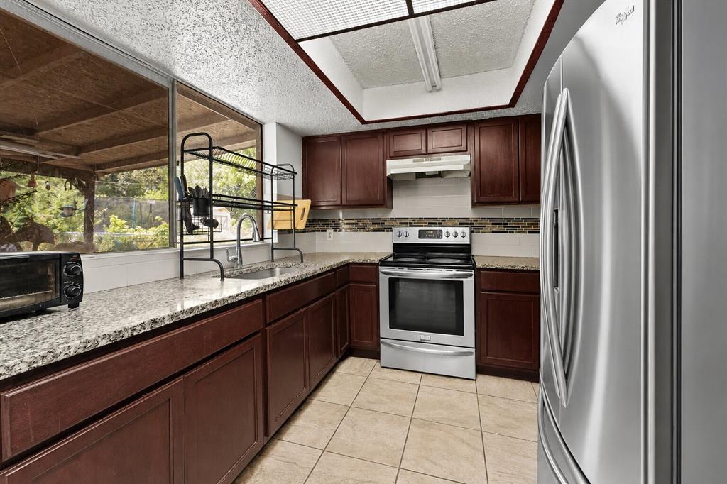1825 Avenue B Property Photo 6