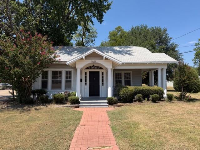 1821 Lamar Avenue Property Photo 1