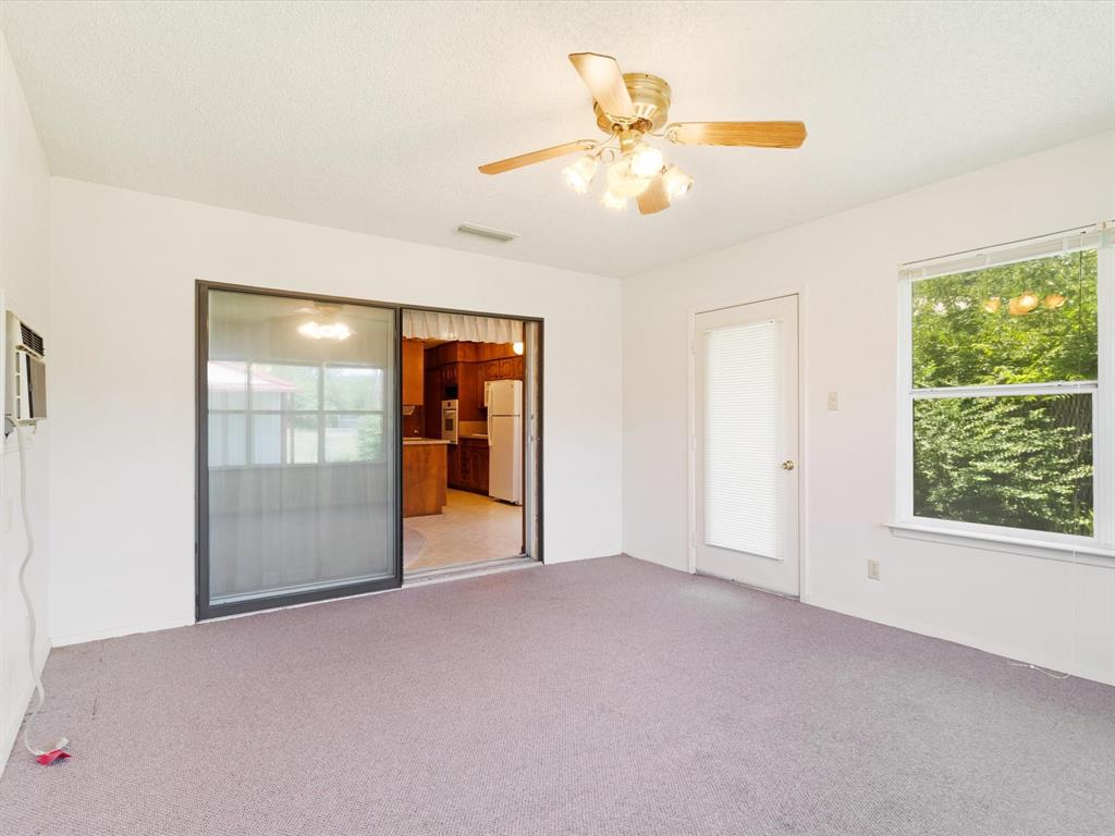 108 W Cunningham Street Property Photo 15