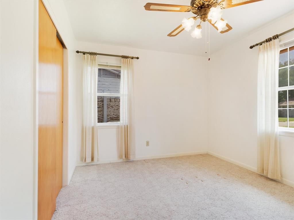 108 W Cunningham Street Property Photo 19