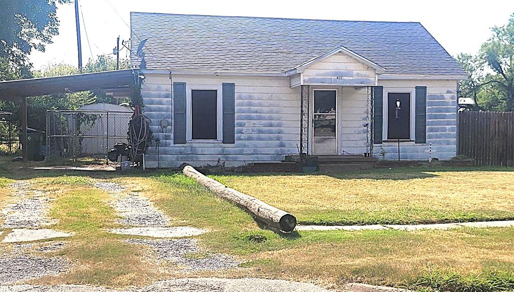 402 S Avenue D Property Photo 2