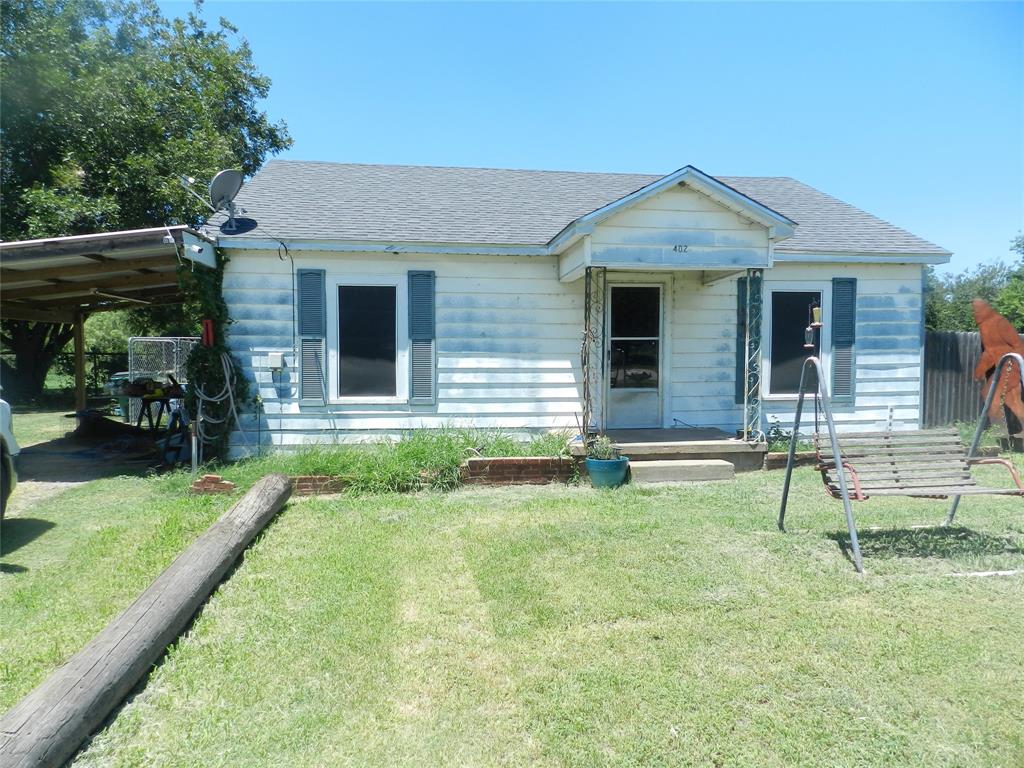 402 S Avenue D Property Photo 3