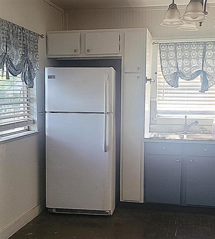 402 S Avenue D Property Photo 10