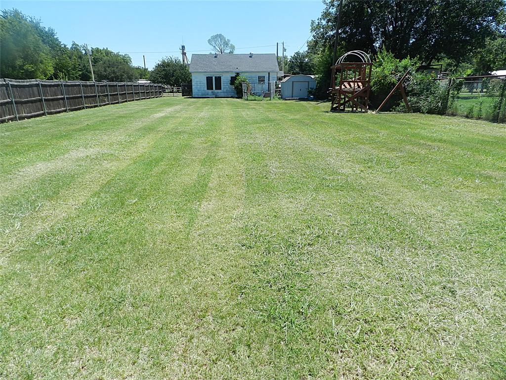 402 S Avenue D Property Photo 17