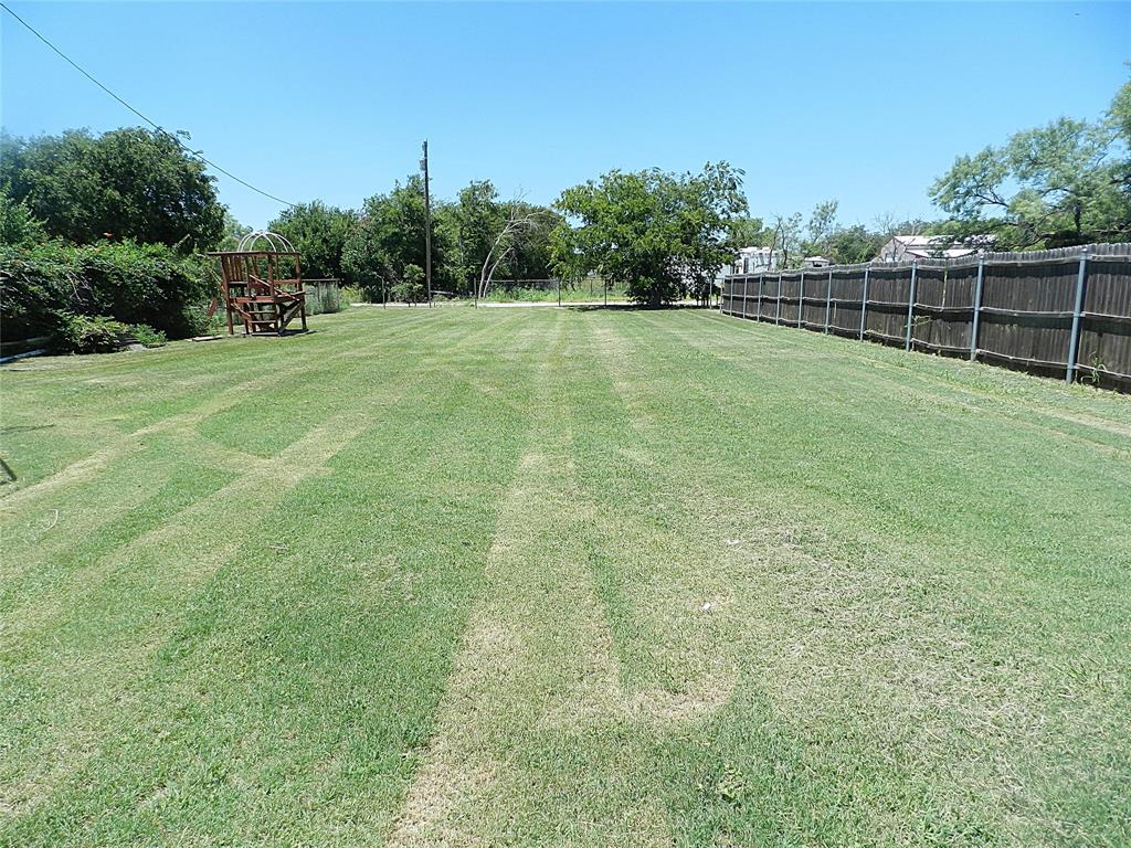 402 S Avenue D Property Photo 18