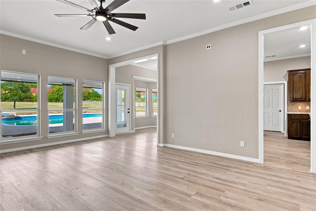 14008 Northwest Court Property Photo 4