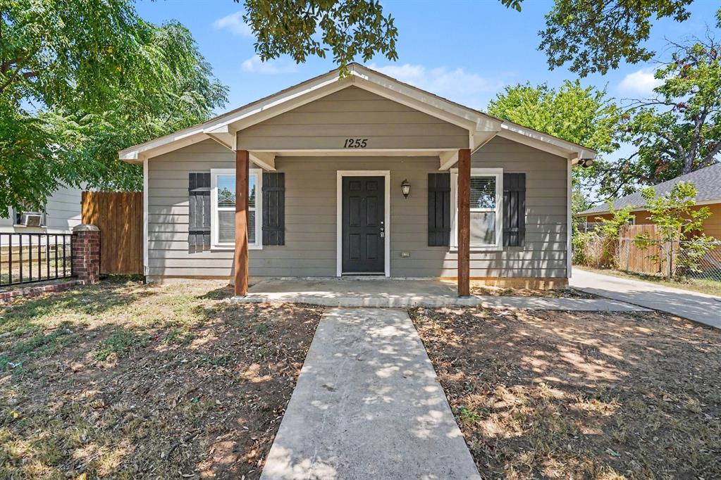 1255 E Davis Avenue Property Photo 1