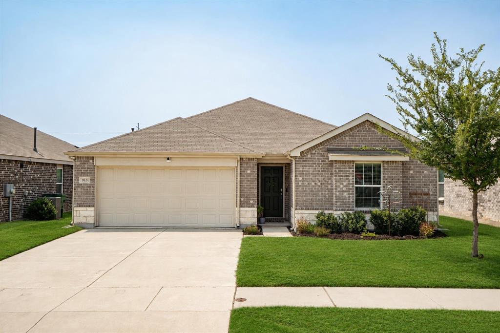 913 Dressage Drive Property Photo 1