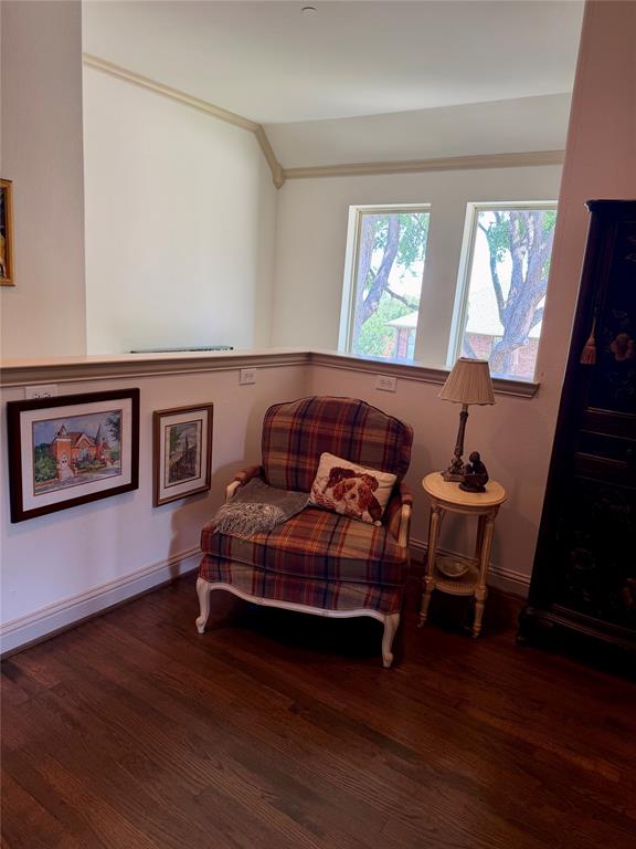 300 Mozart Way Property Photo 8