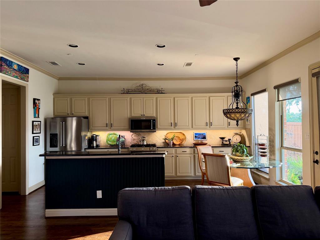 300 Mozart Way Property Photo 11