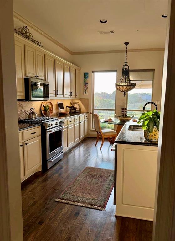 300 Mozart Way Property Photo 13