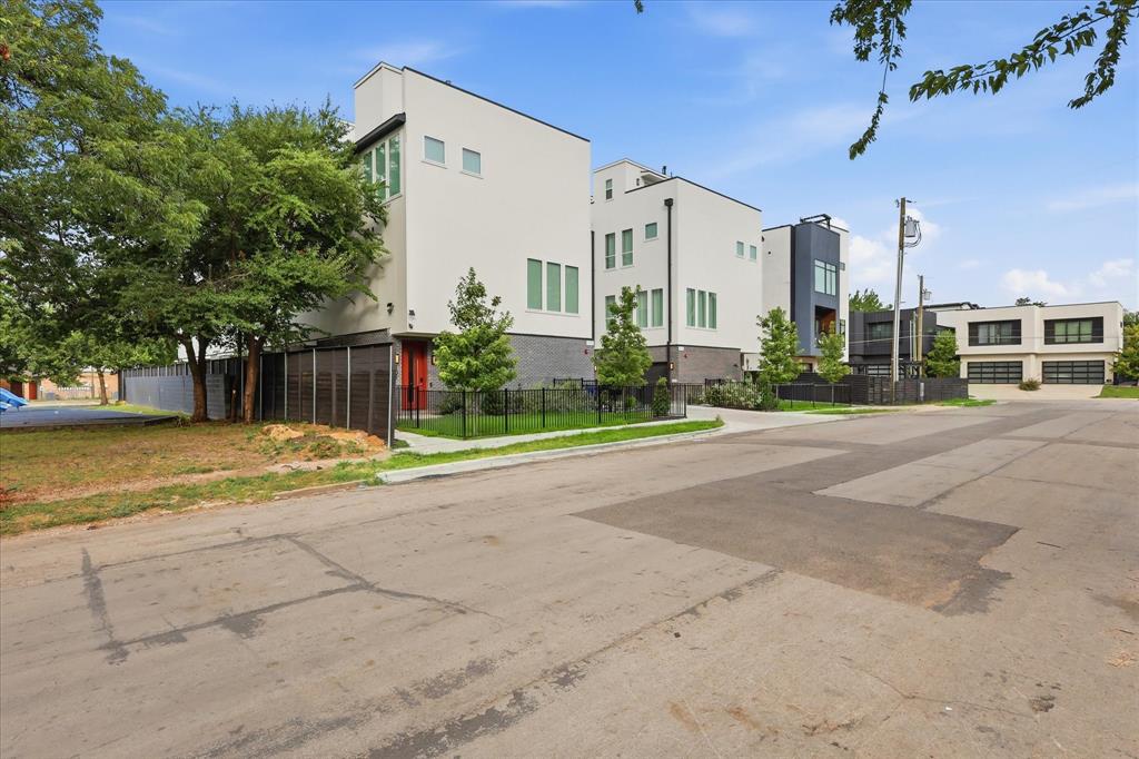 2015 California Drive 103 Property Photo 3