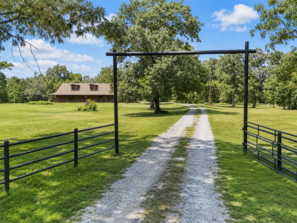 6260 Farm Road 197 Property Photo 1