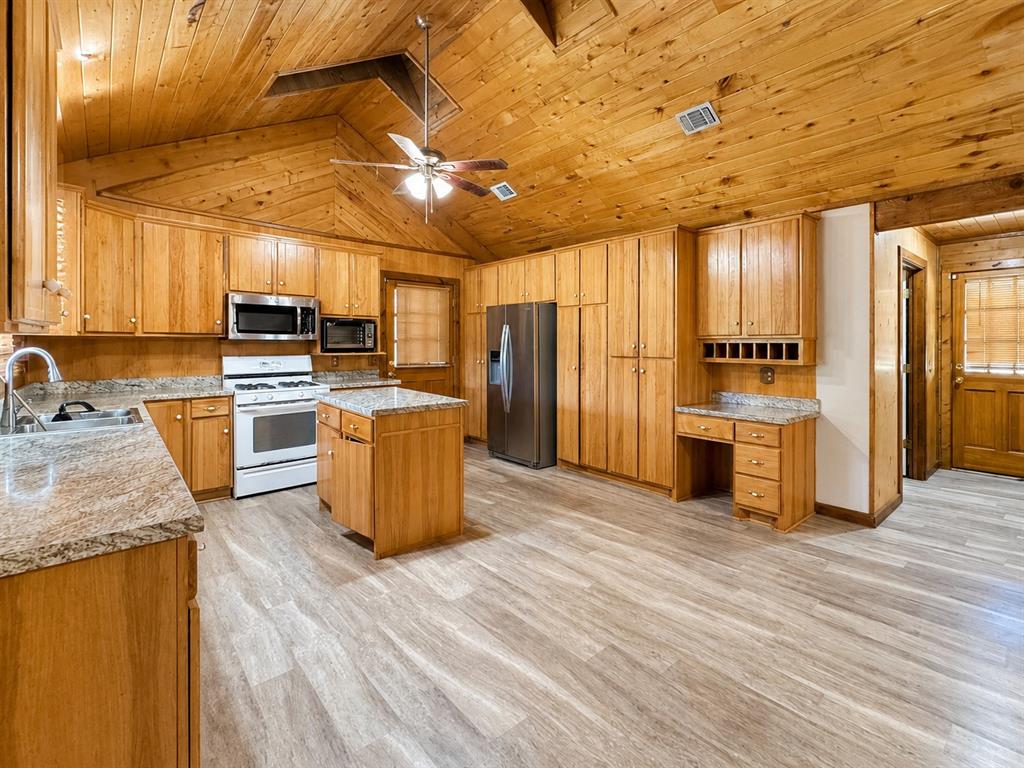 6260 Farm Road 197 Property Photo 17