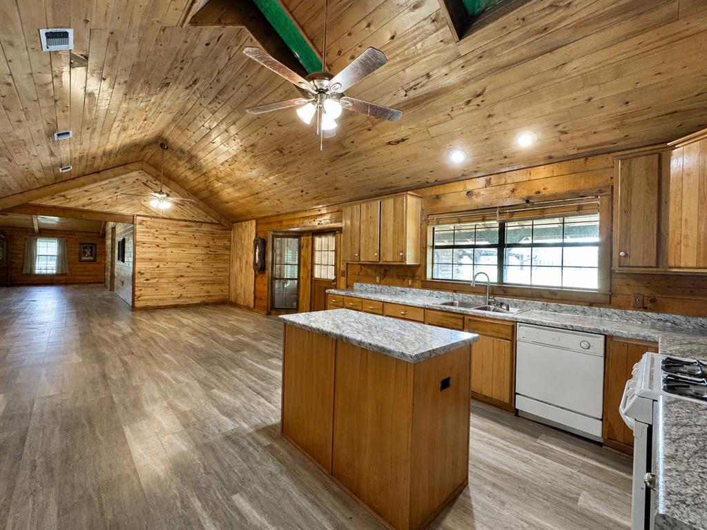 6260 Farm Road 197 Property Photo 23