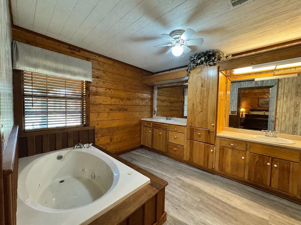 6260 Farm Road 197 Property Photo 28