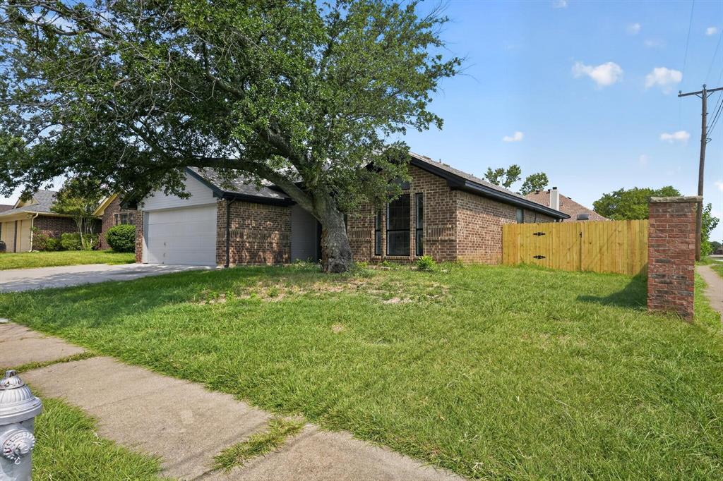 6057 Hillglen Drive Property Photo 2