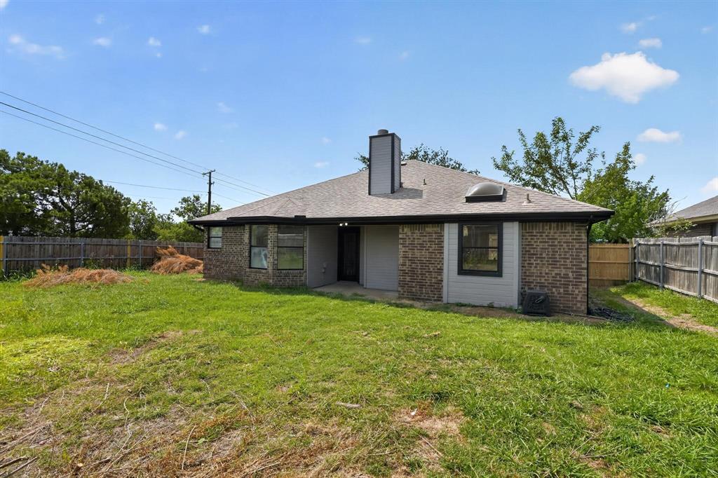 6057 Hillglen Drive Property Photo 3