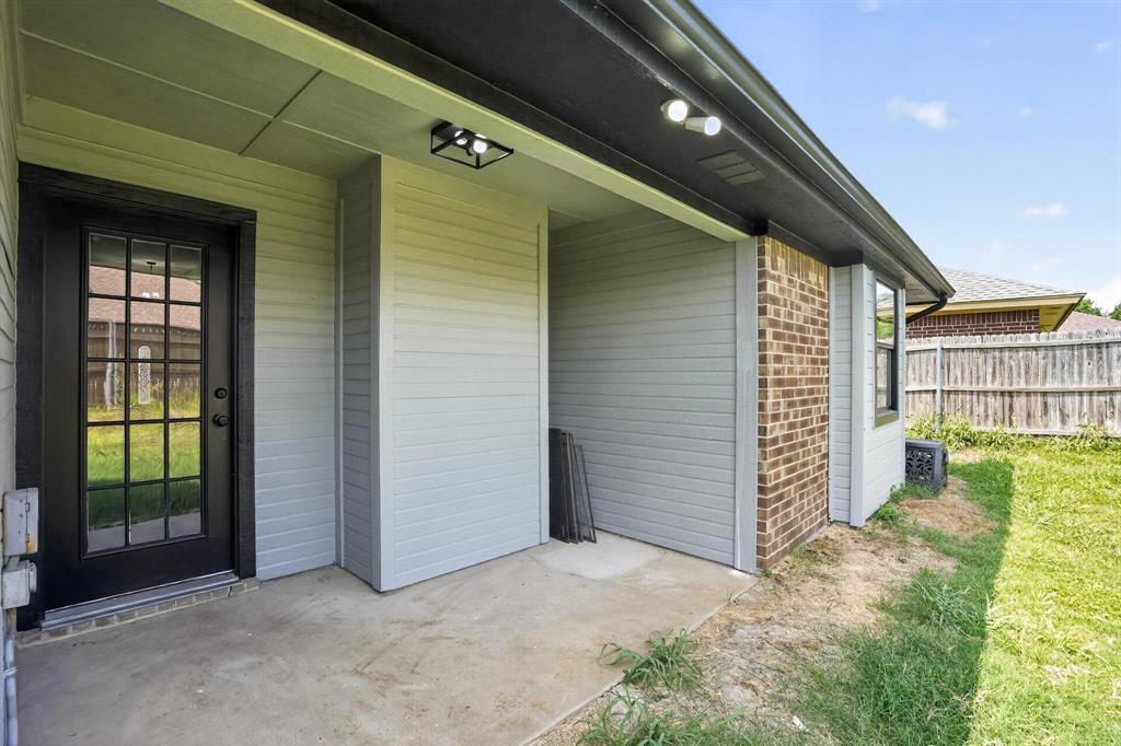 6057 Hillglen Drive Property Photo 4