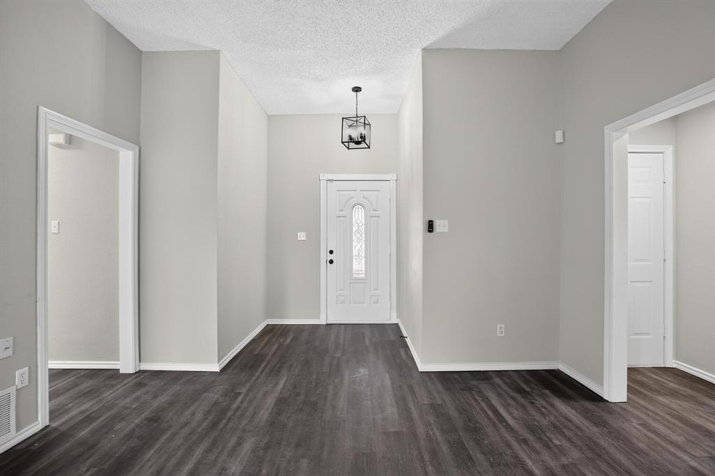 6057 Hillglen Drive Property Photo 8