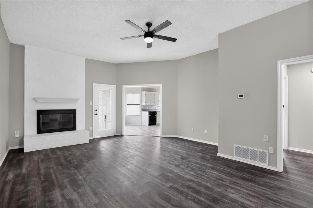 6057 Hillglen Drive Property Photo 10