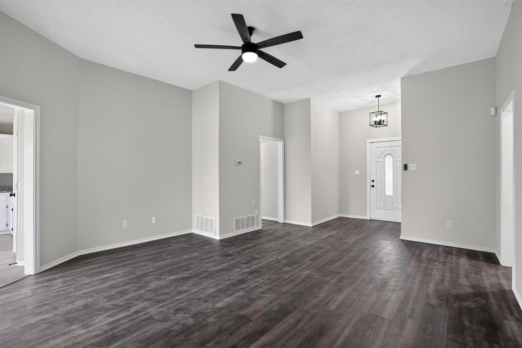6057 Hillglen Drive Property Photo 11