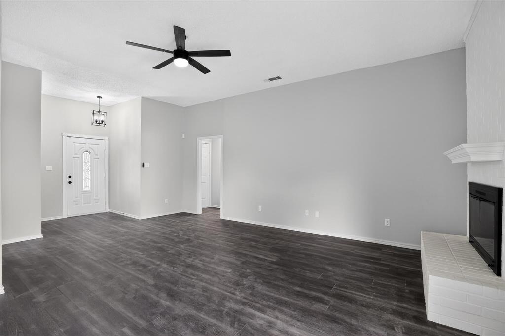 6057 Hillglen Drive Property Photo 12