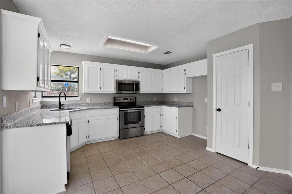 6057 Hillglen Drive Property Photo 13