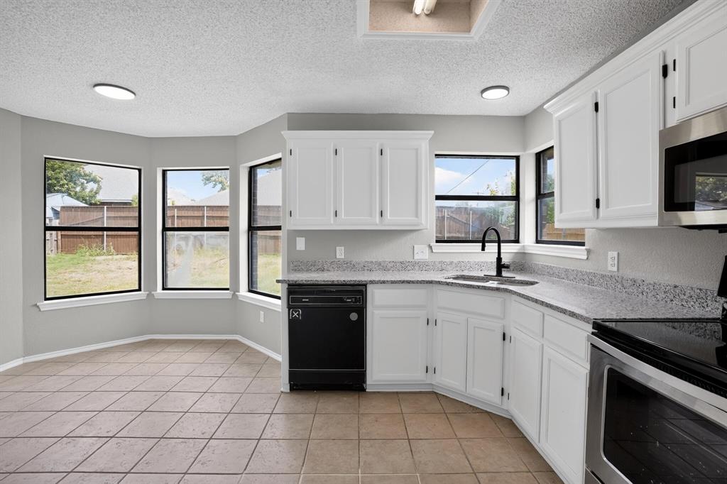 6057 Hillglen Drive Property Photo 14