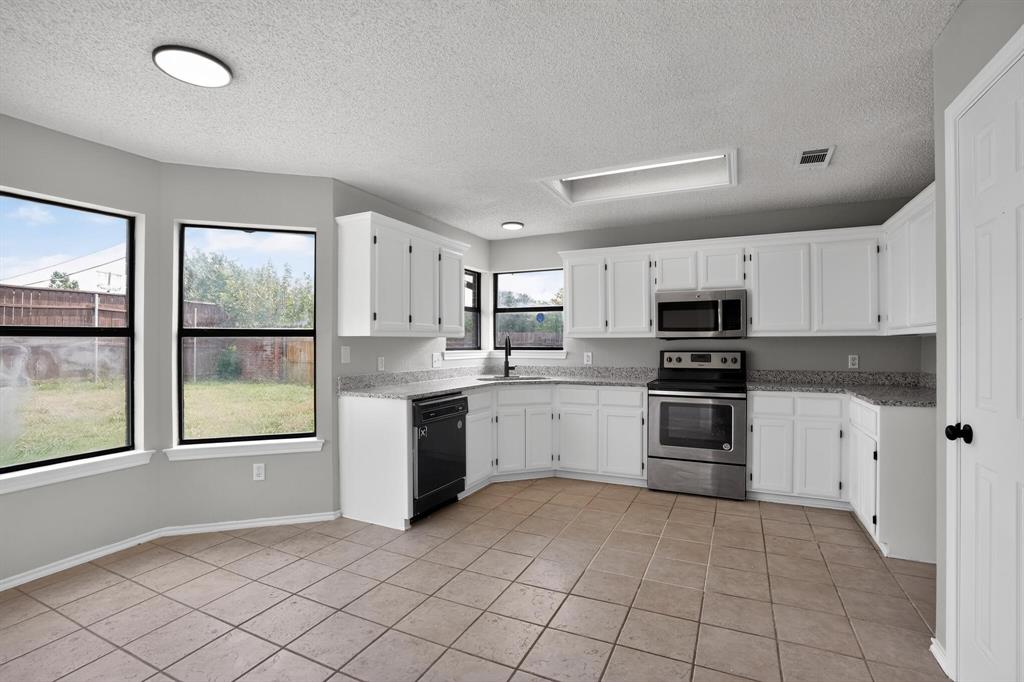 6057 Hillglen Drive Property Photo 15