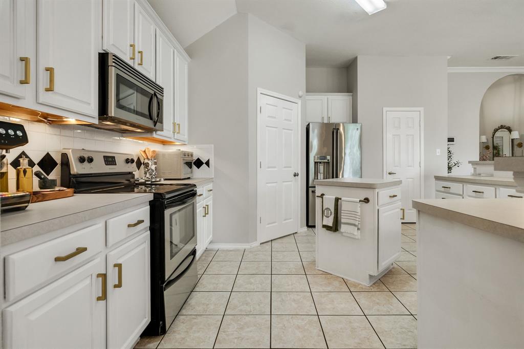 301 Carriage Lane Property Photo 14