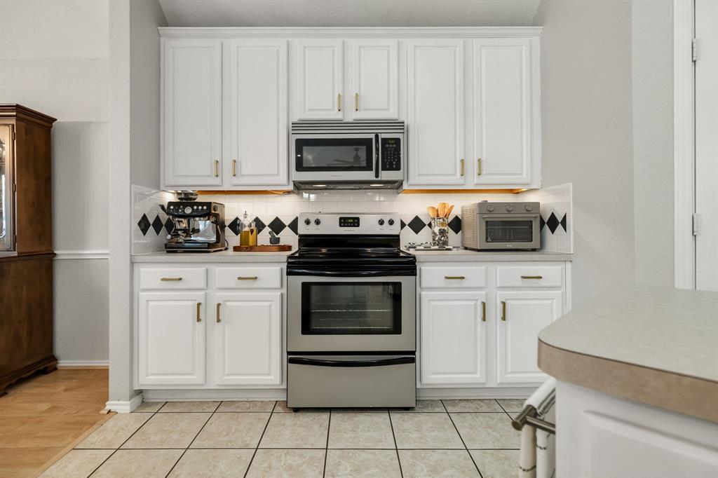 301 Carriage Lane Property Photo 15