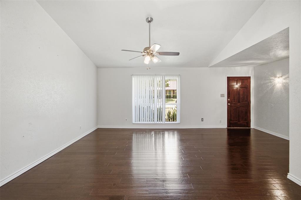 3709 Yaupon Drive Property Photo 4
