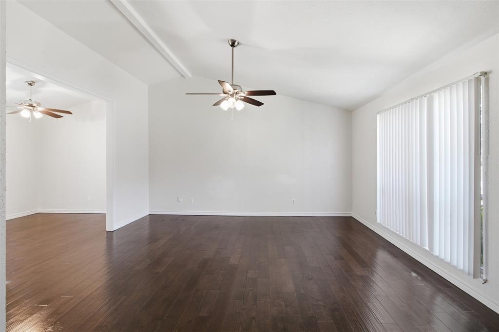 3709 Yaupon Drive Property Photo 5