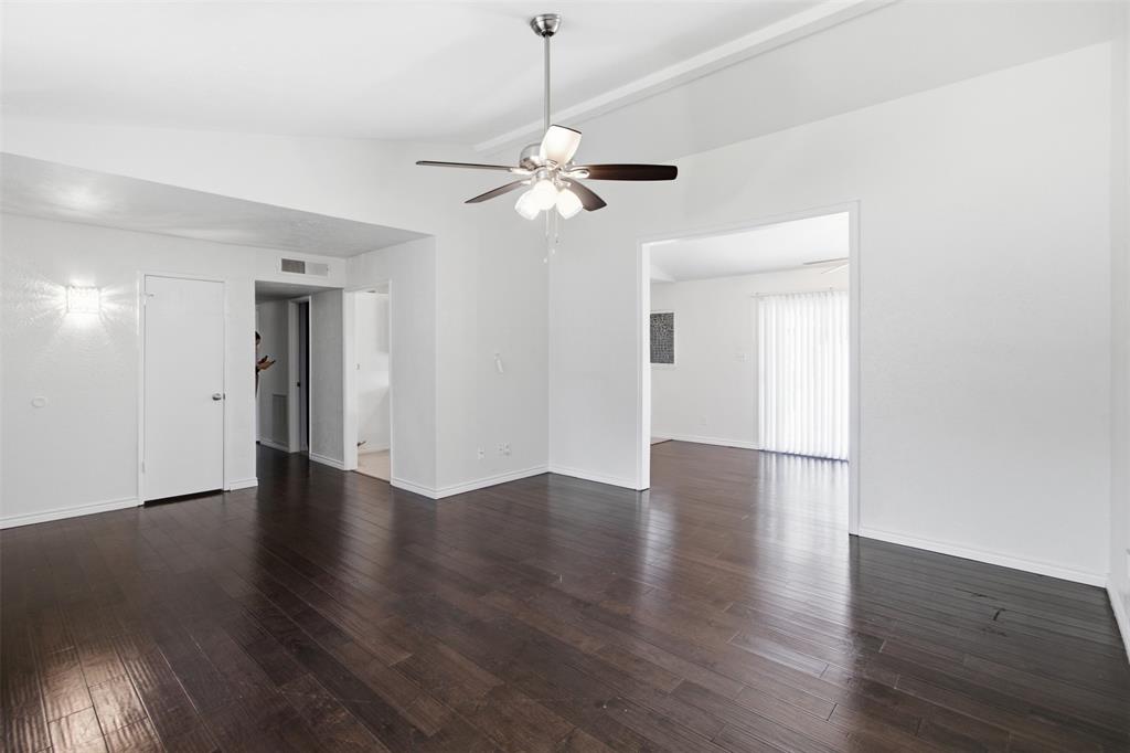 3709 Yaupon Drive Property Photo 6