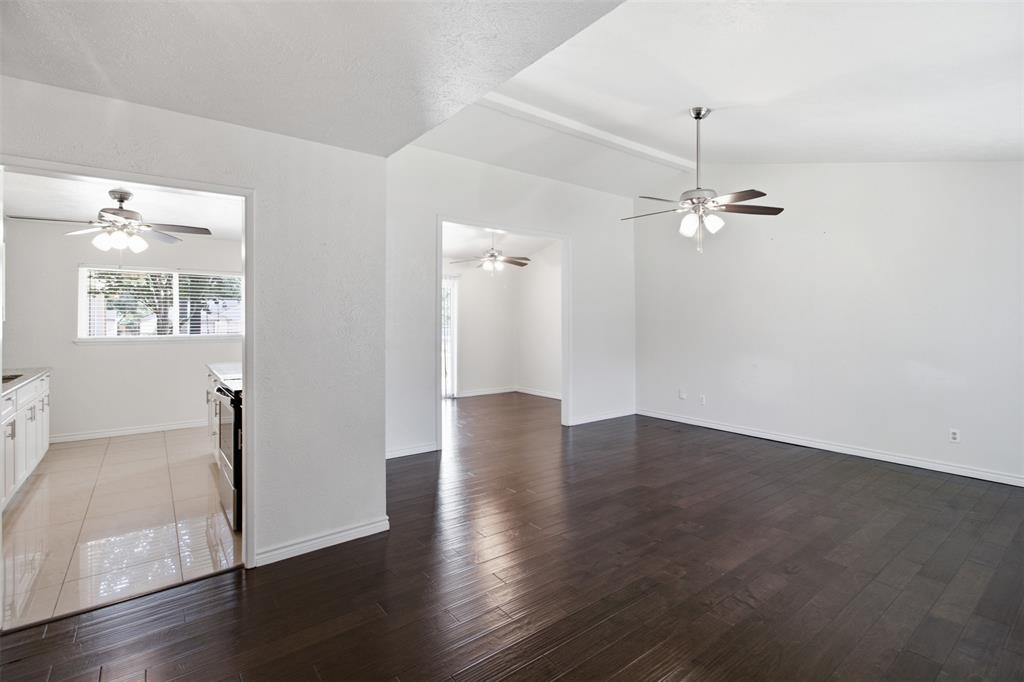 3709 Yaupon Drive Property Photo 8