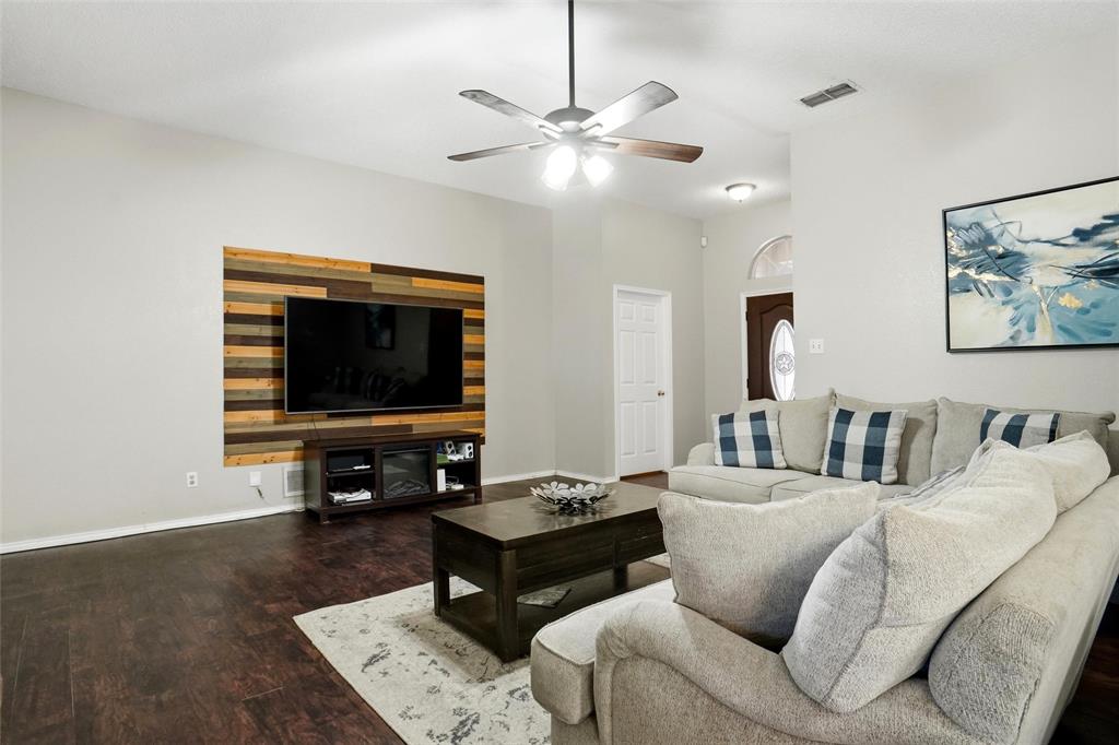7108 Summerset Drive Property Photo 8