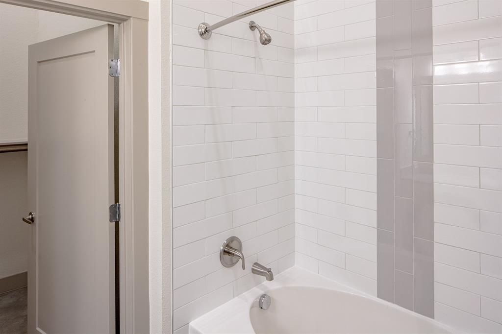 601 N Oak Street 116 Property Photo 15