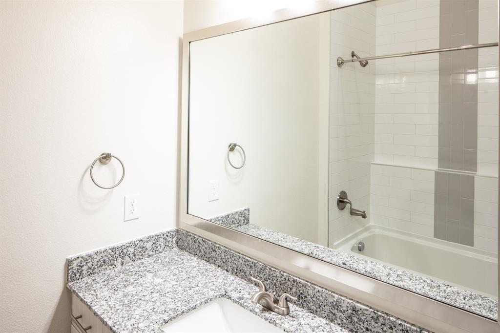 601 N Oak Street 116 Property Photo 18