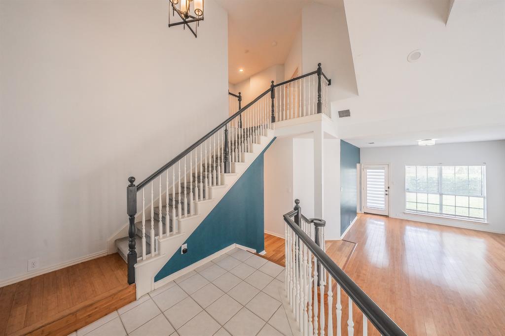 10503 Waters Drive Property Photo 3