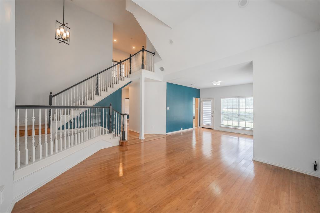 10503 Waters Drive Property Photo 8