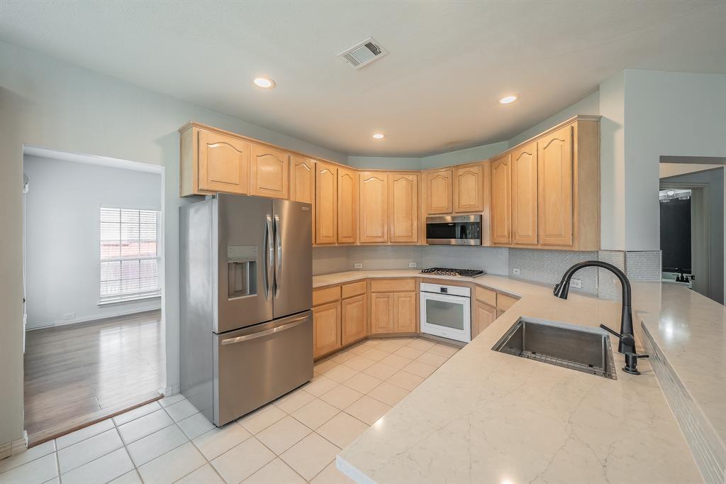 10503 Waters Drive Property Photo 11