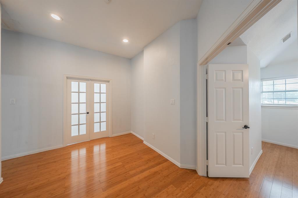 10503 Waters Drive Property Photo 20