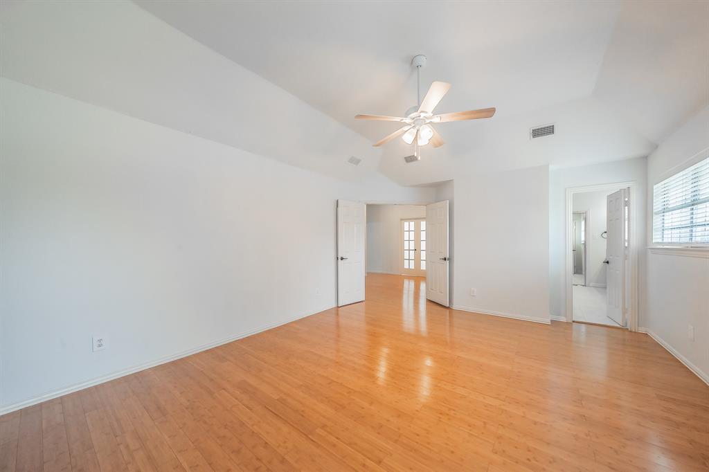 10503 Waters Drive Property Photo 28