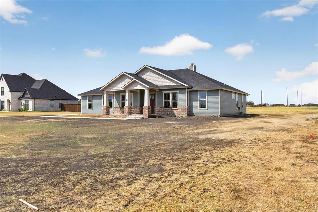 181 Chisholm Trail Property Photo 3