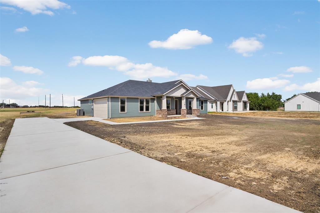181 Chisholm Trail Property Photo 4