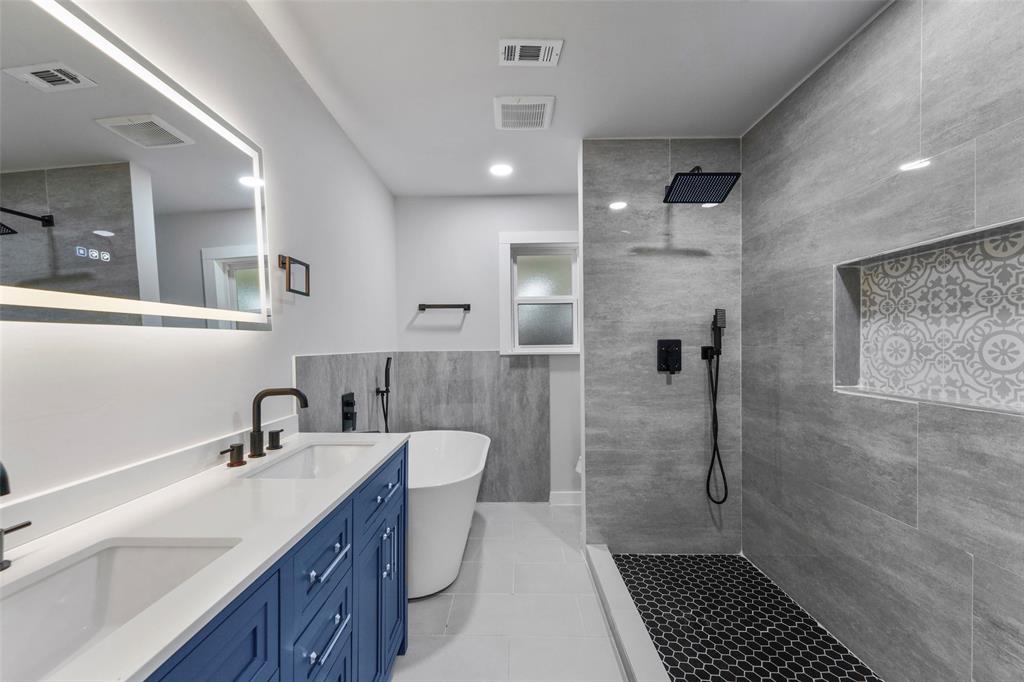 2122 Lemart Street Property Photo 9