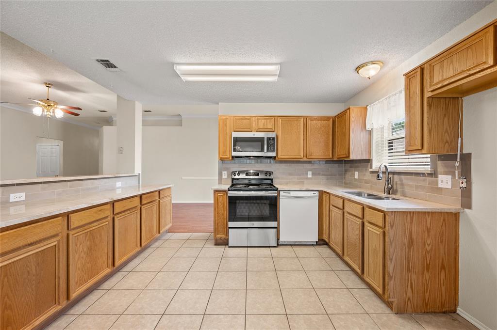 3321 Harbourtown Drive Property Photo 17