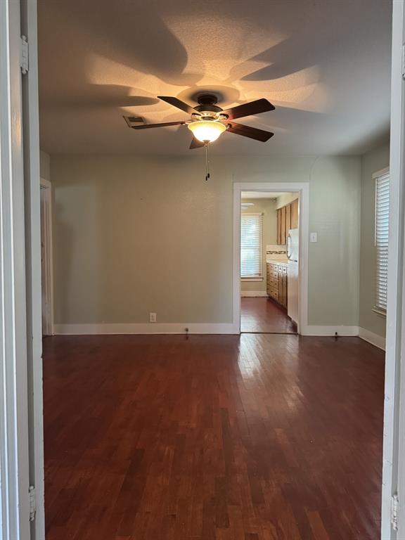 1108 S Travis Street Property Photo 4